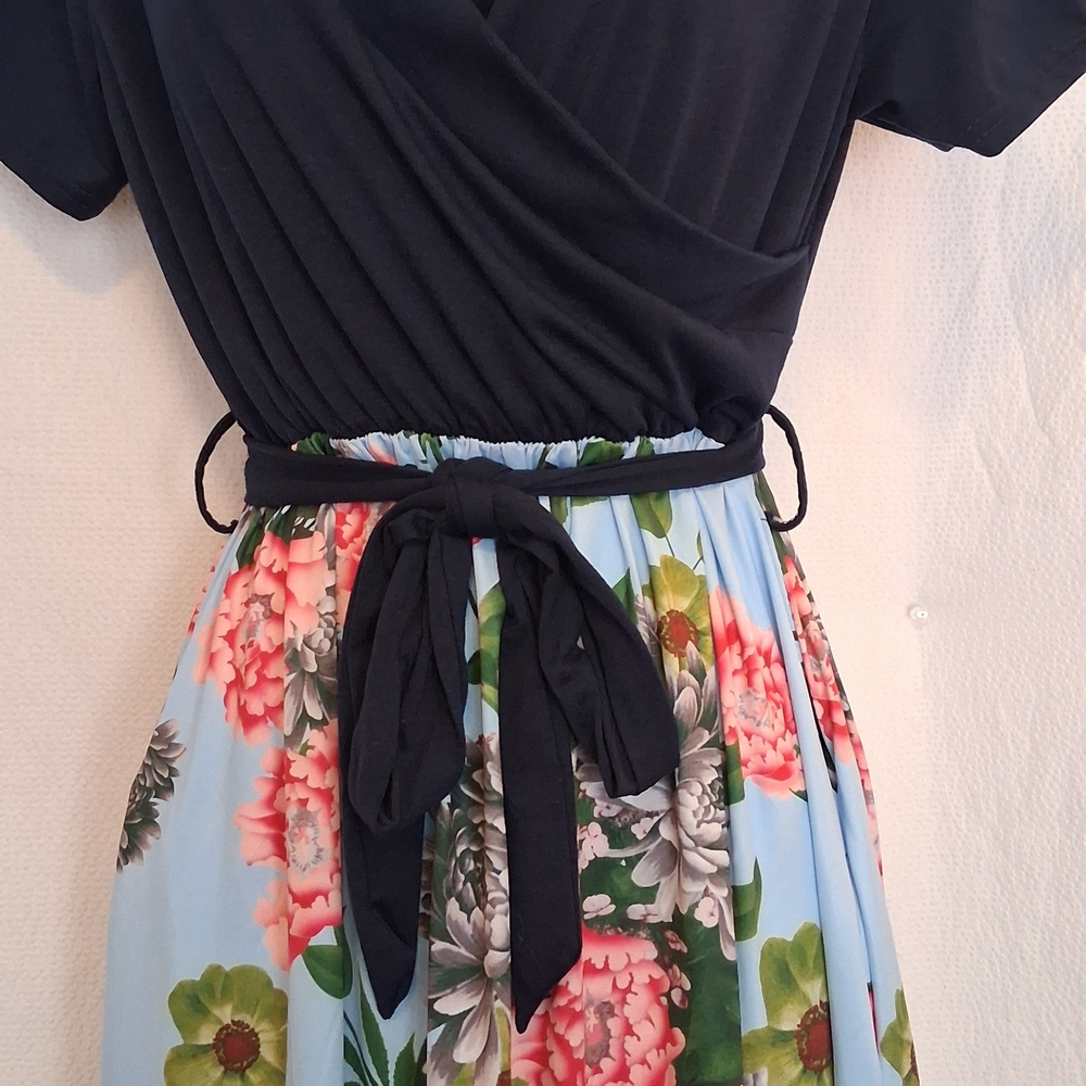 Elegant Navy Blue and Pink Floral Elastic Waist Tall Maxi Dress. - Picture 5 of 7